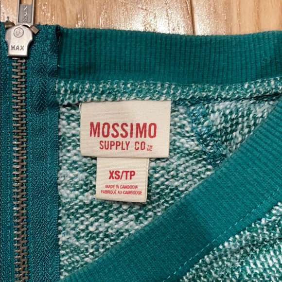 Bundle - hoodie and shorts - Picture 5 of 7